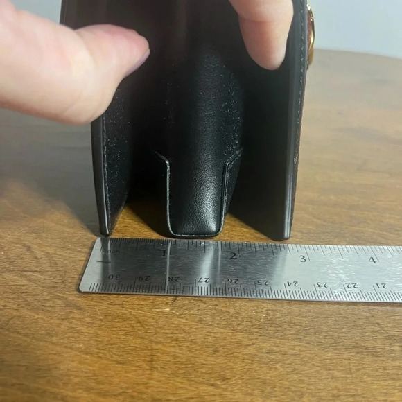 Ferragamo Ginny two-tone pink zigzag shoulder bag with gold chain shoulder strap - Picture 12 of 13